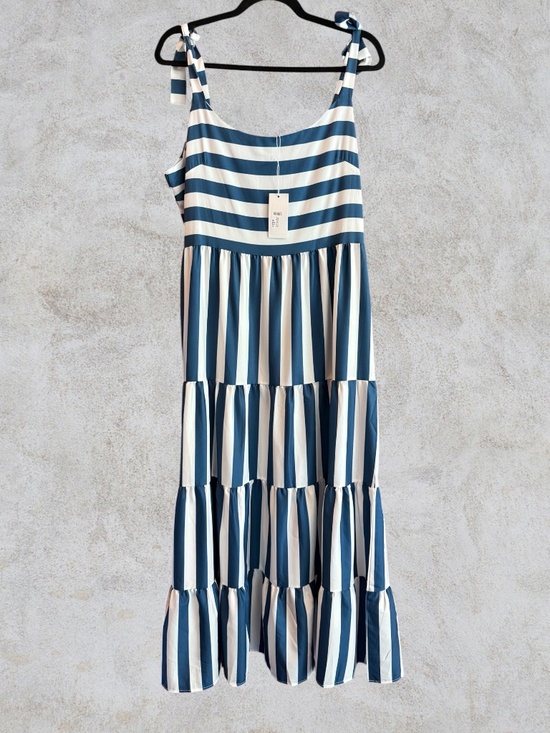 Dresses & Skirts - NWT Striped Dress